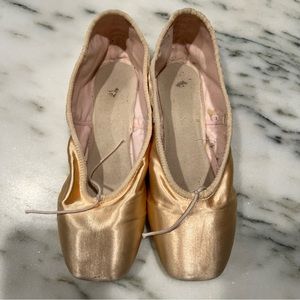 Chacott Veronese Ballet Pointe Shoes - sz 25C